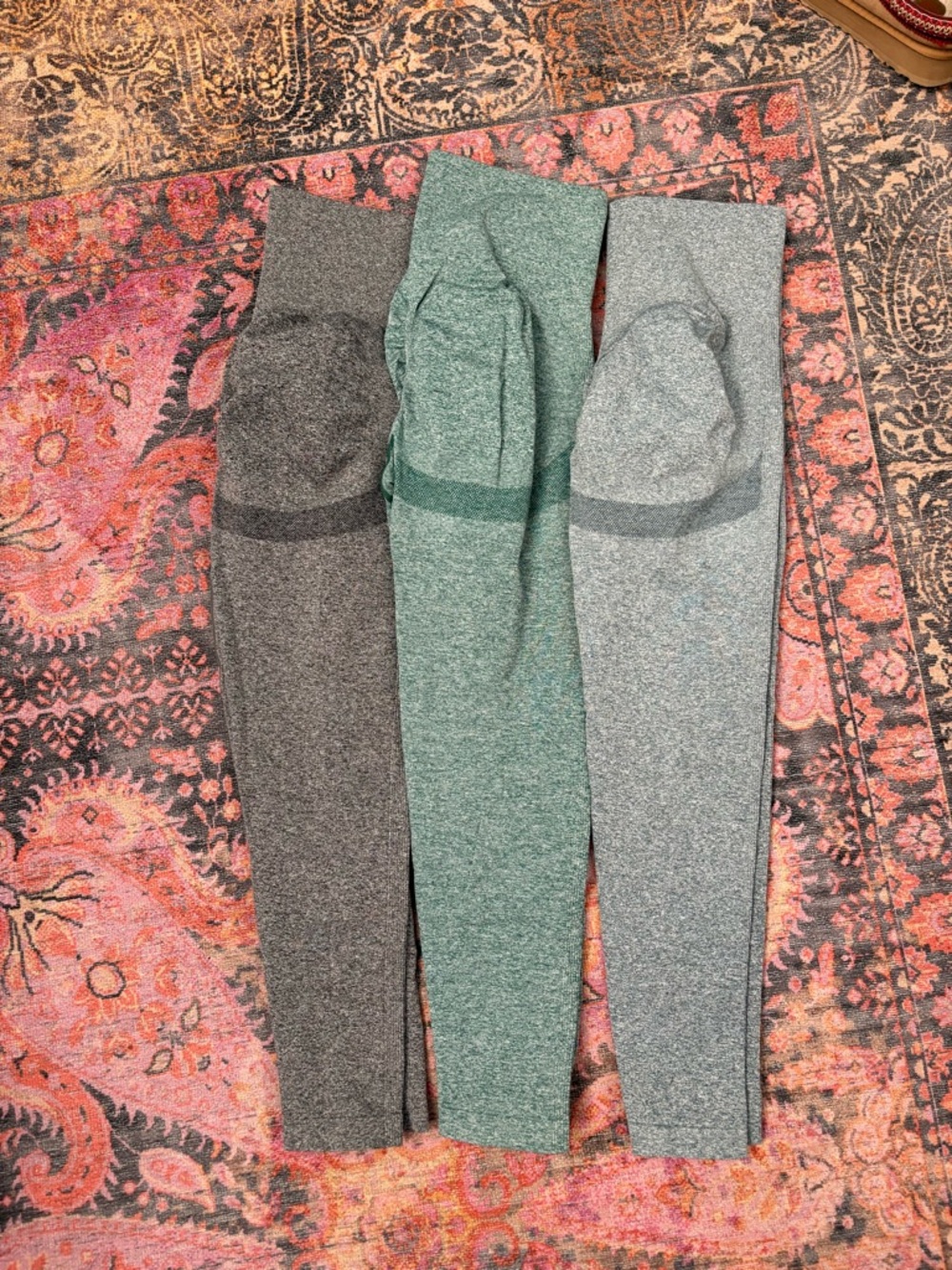 3 Seamless Stretch Leggings - Gray, Green, Light Gray